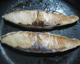 フライパンひとつで♪”ブリの照り焼き”作り方3写真