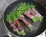 2つの味が楽しめる豆苗の豚肉巻き焼き!作り方3写真