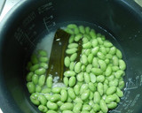 塩と出し昆布だけ！黒枝豆ご飯。作り方4写真