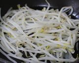 麺つゆ+ナンプラーで♪もやしとトマト炒め作り方3写真