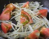 麺つゆ+ナンプラーで♪もやしとトマト炒め作り方4写真