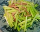 大豆ハムとセロリの炒め物作り方5写真