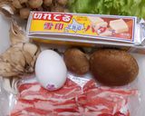 豚小間肉ときのこ炒めに卵のせ作り方1写真