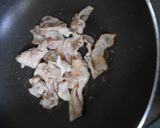 豚小間肉ときのこ炒めに卵のせ作り方6写真