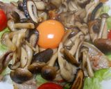 豚小間肉ときのこ炒めに卵のせ作り方12写真