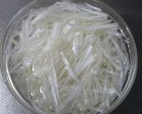 簡単おつまみ♪鶏肉と白髪ネギの和えもの作り方3写真
