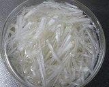 簡単おつまみ♪鶏肉と白髪ネギの和えもの作り方3写真