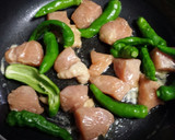 鶏胸肉としし唐の玉ドレマヨ炒め♪作り方2写真