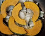 フライパンひとつでチーズのせ鮭の野菜蒸し作り方1写真