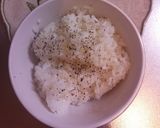 簡単朝ごはん!ごま油香る・ハムおにぎり☆作り方1写真