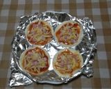 超簡単!パリパリ餃子の皮でピザ♡作り方2写真