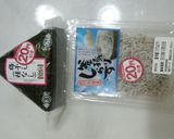 梅しらす茶漬け♪コンビニおにぎりで作り方1写真