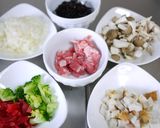 カリカリ梅と豚コマのひじき炒飯作り方1写真