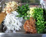 たくさん薬味と梅干としらすのゴマ油煮。*作り方1写真
