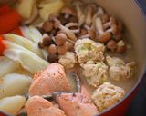 鮭と鶏団子の酒粕鍋作り方6写真