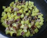 さつまいもと鶏肉の豆板醤炒め♪作り方5写真