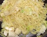 簡単！シーフードとキャベツの塩焼きそば作り方2写真