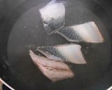 サバ焼きにしめじ入りトマトソースかけ作り方2写真