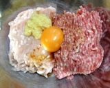我が家の鶏つくね種☆鶏挽肉・豚挽肉で。作り方1写真