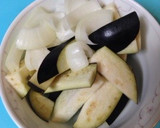 簡単！お弁当に茄子と玉ねぎのそぼろ炒め☆作り方1写真
