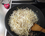 にらもやし炒め　ふわトロたまごを載せて作り方4写真