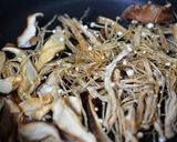 簡単！冷凍うどんで牛ときのこの汁つけ麺作り方1写真