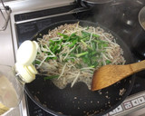 にらもやし炒め　ふわトロたまごを載せて作り方7写真