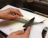 簡単！さんまの皮の剥き方〜三枚おろし作り方2写真