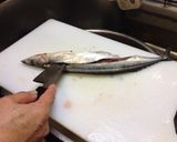 簡単！さんまの皮の剥き方〜三枚おろし作り方4写真