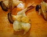 大黒本しめじの海老巻きのハーブオイル焼き作り方5写真
