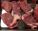 激安肉が変身♡牛肉の赤ワイン煮込作り方1写真