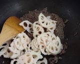 蓮根と牛みんちの炒り煮!作り方4写真