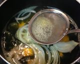 ほんのり甘い♪南瓜と玉ねぎの味噌汁♡作り方2写真
