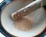 すり鉢で作るほうれん草と菊の胡麻和え作り方2写真