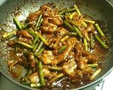 豚肉とにんにくの芽の赤ワイン炒め作り方5写真