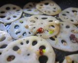 レンコンと舞茸のアンチョビソテー♪作り方4写真