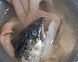 鮭のアラとじゃがいもの塩麹スタミナ煮作り方1写真