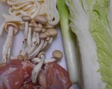 鶏肉と白菜入り味噌煮込みうどん・卵入り作り方1写真