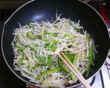 しらすとセロリとピーマンの炒めもの作り方4写真