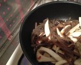 ピリ辛ヘルシー！キノコとこんにゃく炒め煮作り方4写真