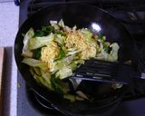 豚キャベピーマンカップ焼きそば作り方4写真