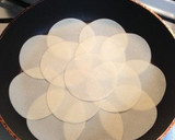 ちょー簡単☆餃子の皮ピザ‼作り方1写真