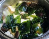 晩秋の朝！白菜・生椎茸・厚揚げのみそ汁作り方3写真