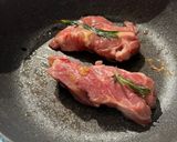 漬け時間30分！ラム肉のローズマリー焼き作り方3写真