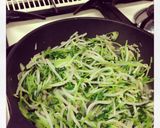 五分で!豆苗のさっぱり生姜炒め作り方4写真