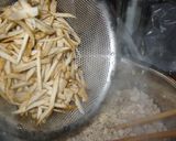 ゴボウと鶏ひき肉のパスタごま油＆チーズ作り方3写真