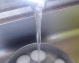 簡単☆茹で卵の殻をペロンと剥く方法作り方3写真