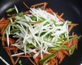 マコモダケとニンジンの炒め物作り方4写真