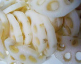 蓮根とコンニャクのめんつゆ炒め作り方1写真