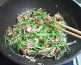 豆苗と蓮根としめじのオイソース炒め作り方3写真